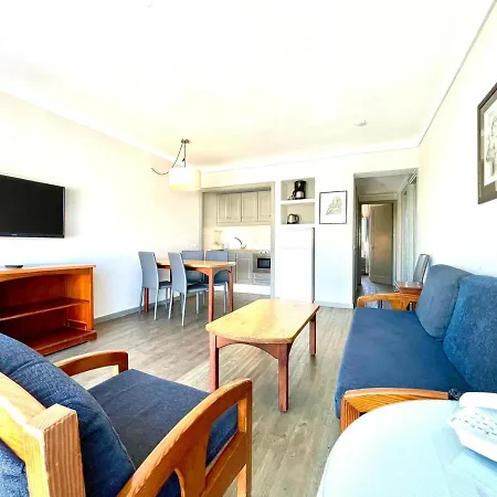 Two Bedroom, Wifi, Kitchen, 5min Playa Chica, Pool, Shopping Daire