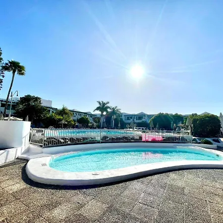 Two Bedroom, Wifi, Kitchen, 5min Playa Chica, Pool, Shopping Daire *