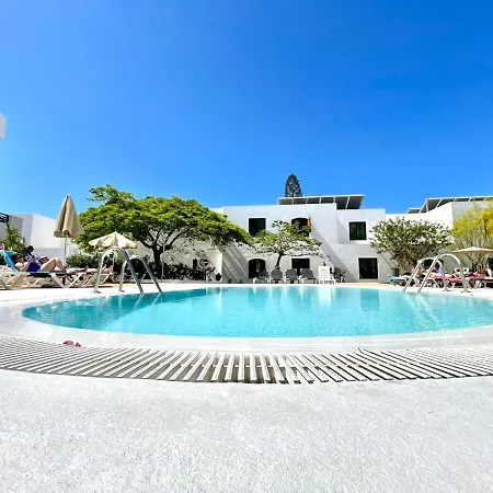 Apartamento Two Bedroom, Wifi, Kitchen, 5min Playa Chica, Pool, Shopping