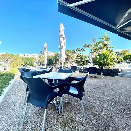 Two Bedroom, Wifi, Kitchen, 5min Playa Chica, Pool, Shopping Apartamento