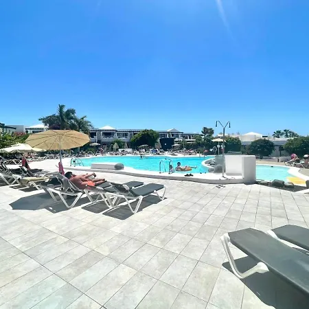 Two Bedroom, Wifi, Kitchen, 5min Playa Chica, Pool, Shopping