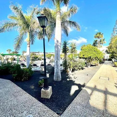 Daire Two Bedroom, Wifi, Kitchen, 5min Playa Chica, Pool, Shopping