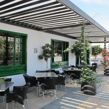 Daire Two Bedroom, Wifi, Kitchen, 5min Playa Chica, Pool, Shopping *