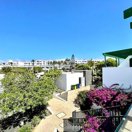 Two Bedroom, Wifi, Kitchen, 5min Playa Chica, Pool, Shopping Lägenhet