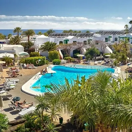 Apartment Two Bedroom, Wifi, Kitchen, 5min Playa Chica, Pool, Shopping